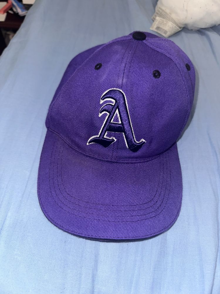Boné roxo estiloso