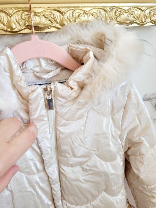 Perłowa kurtka 86-92 płaszczyk z falbanami i kokardkami futrzany