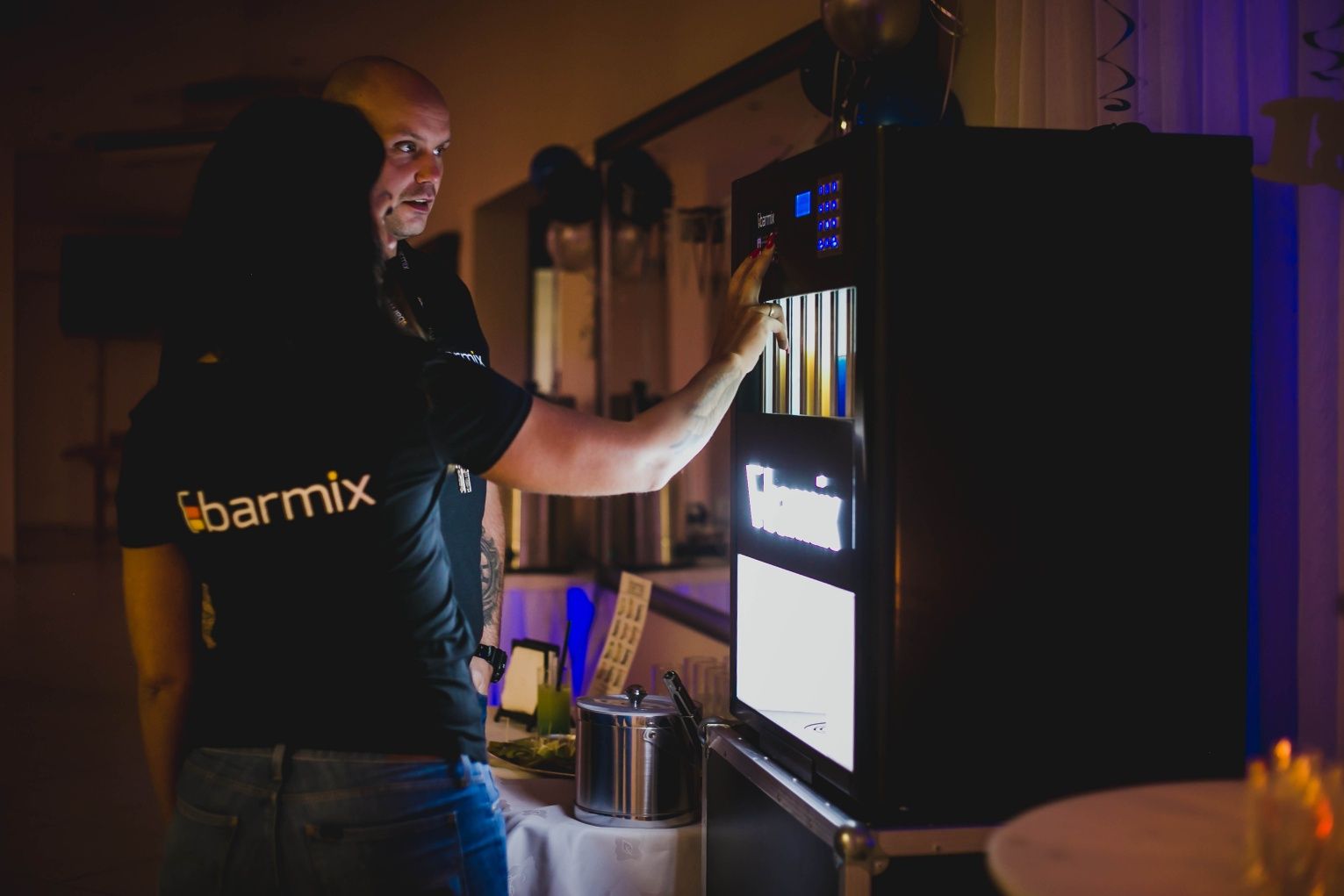 Wynajmij Barmix Automatyczny Barman Wesele Komunia Urodziny BarMobilny