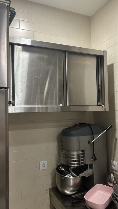 Bancada de inox e movel de parede