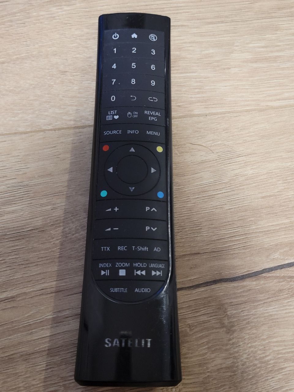 SATELIT Smart TV 32" з кронштейном