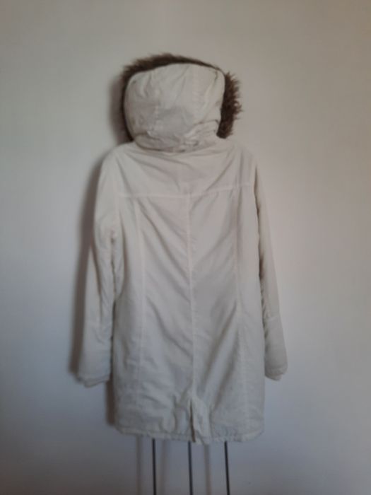 Parka branca com capuz