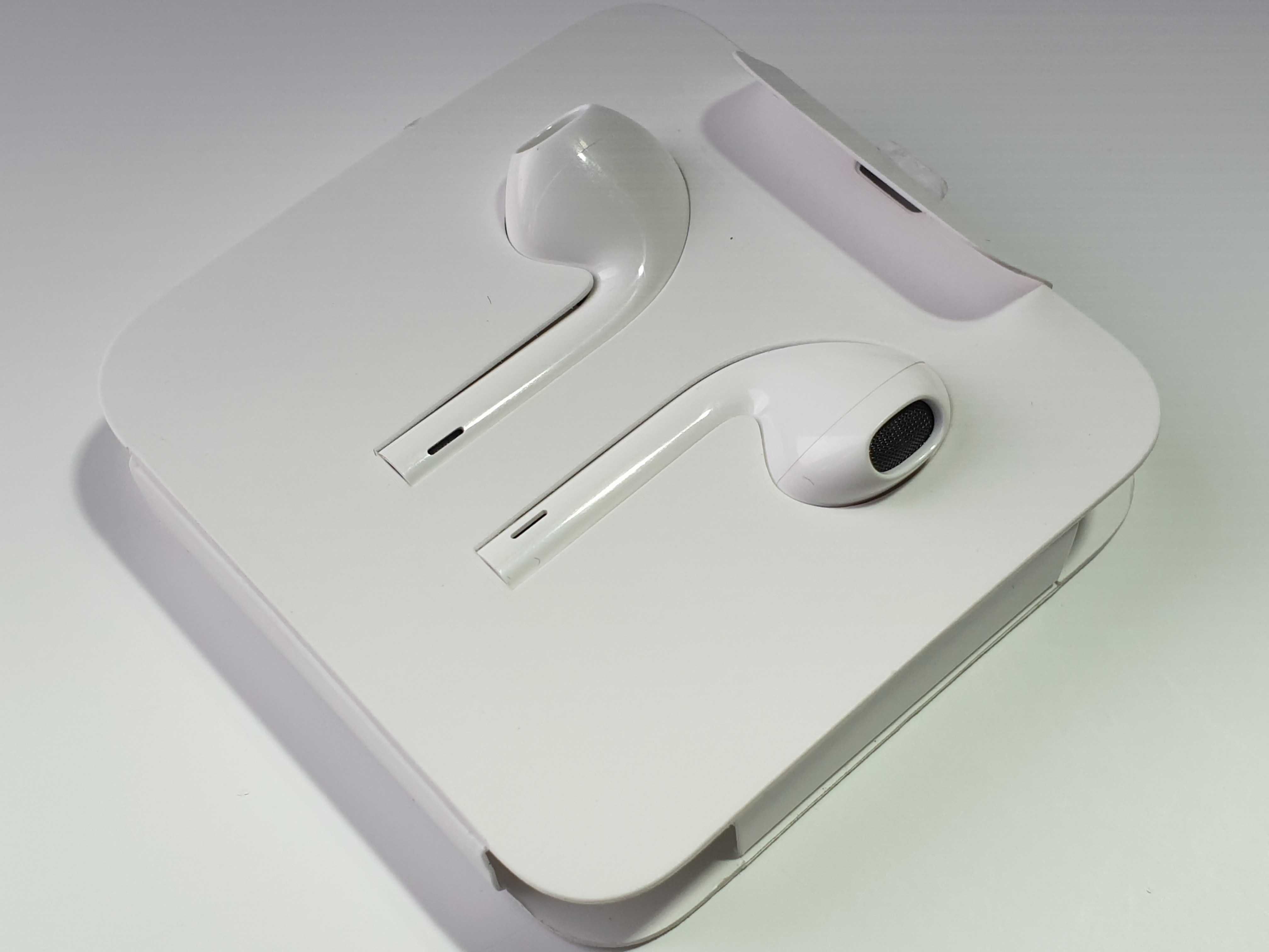 Навушники Apple iPhone EarPods  Mic Lightning A1748