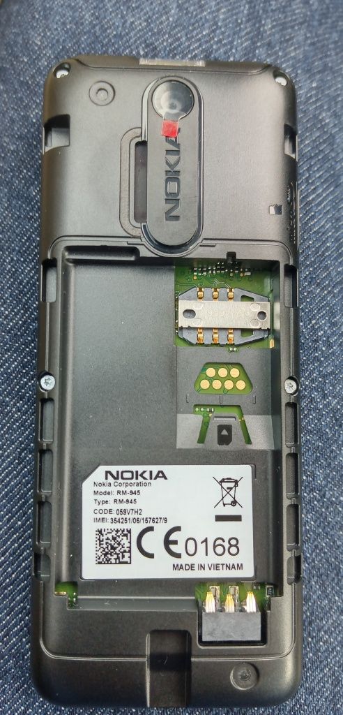 Nokia RM-945 semi-novo