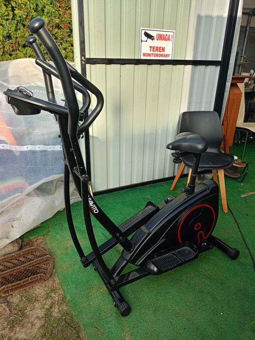 Orbitrek z siedziskiem