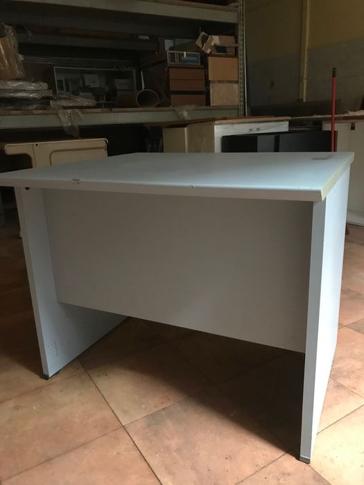 Mesas/secretarias de escritorio