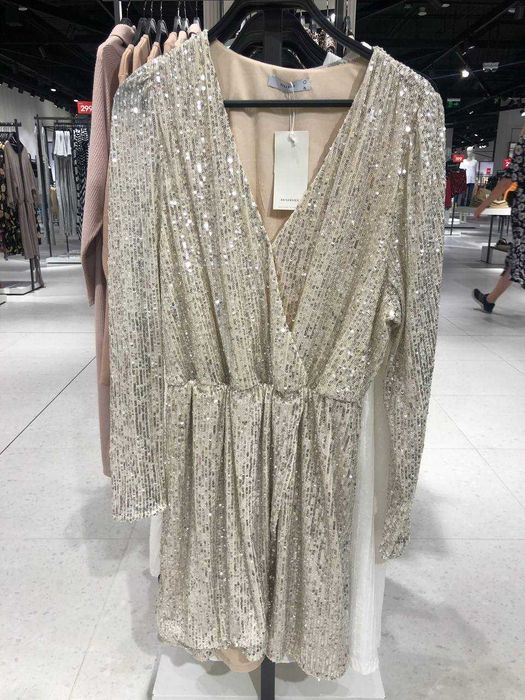 Сукня з паєтками колір нюдовий