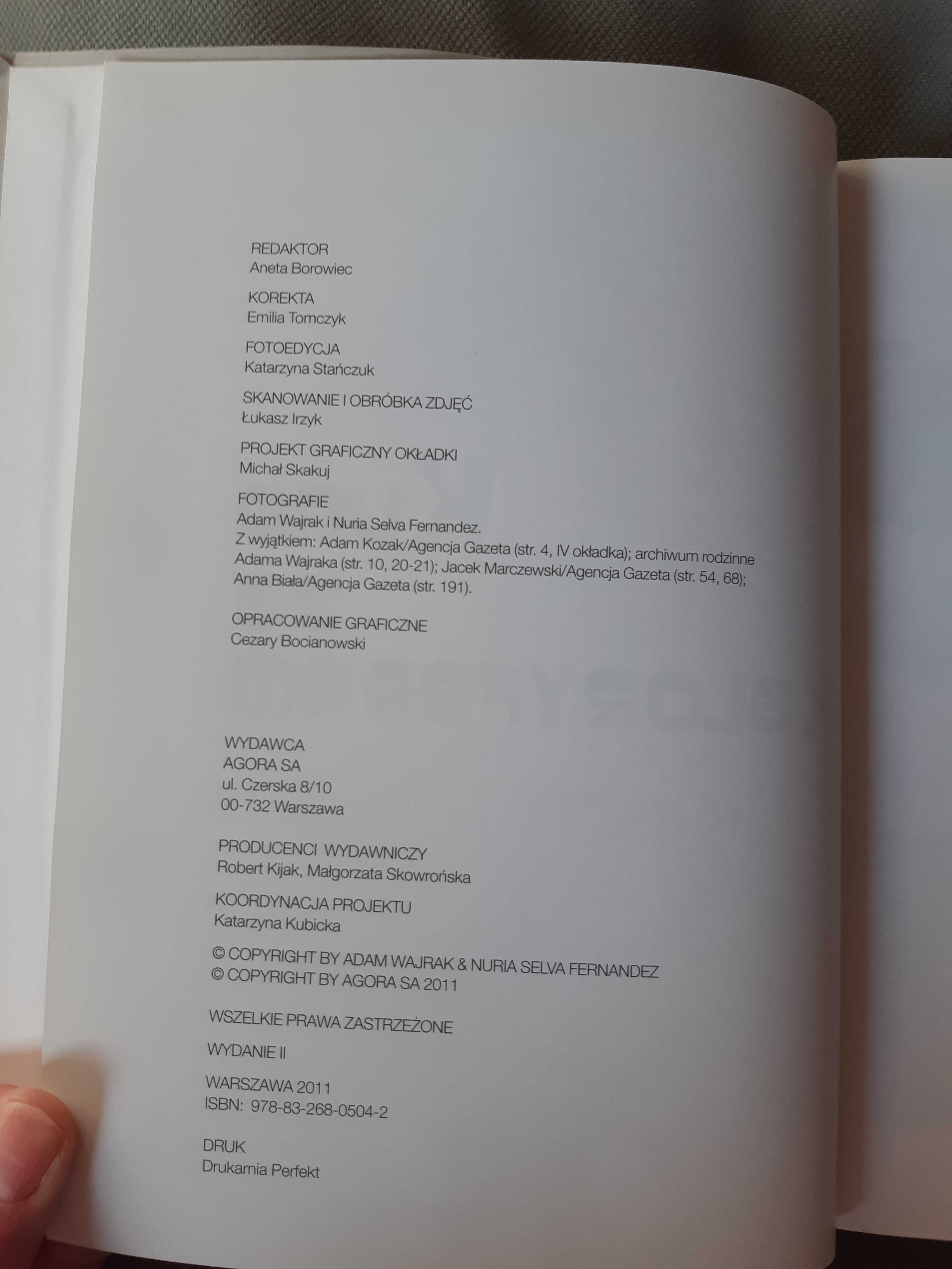 Kuna za kaloryferem, Adam Wajrak, Nuria Selva Fernandez
