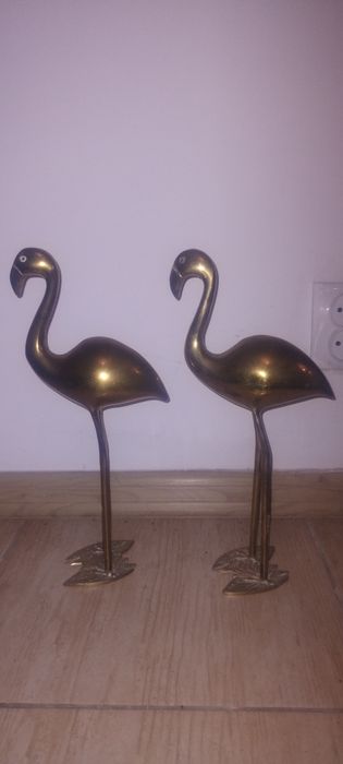 Flamingi wykonane z mosiądzu
