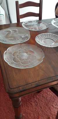 Pratos de vidro antigos