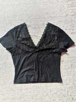 Blusa preta com renda