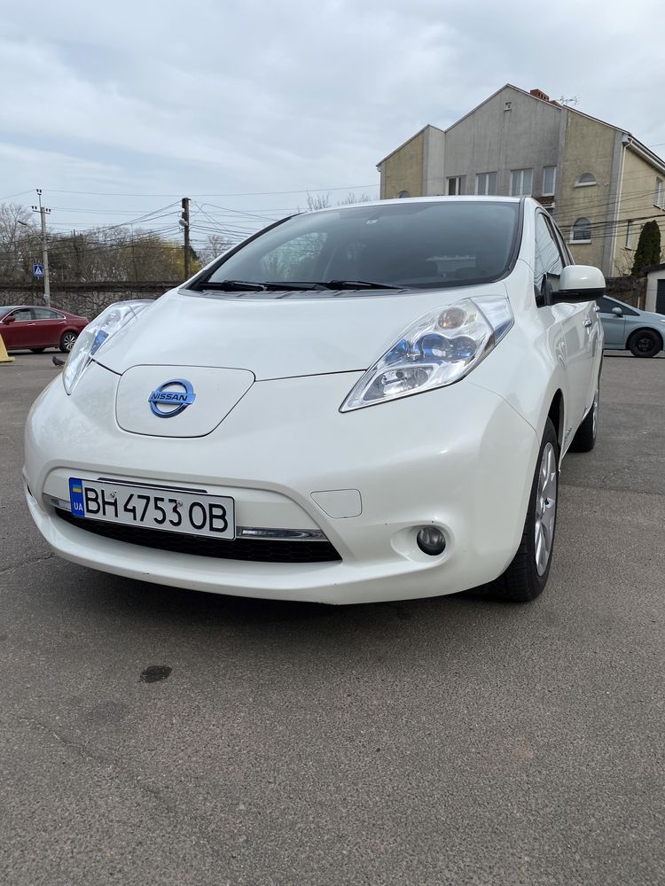 Продам Nissan leaf