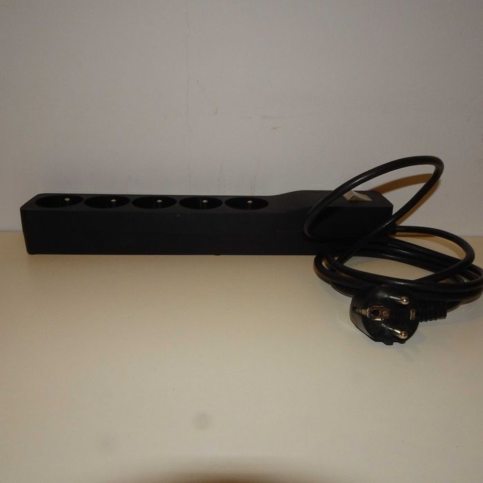 Przedłużacz 5 gniazd 1,5 m kabel