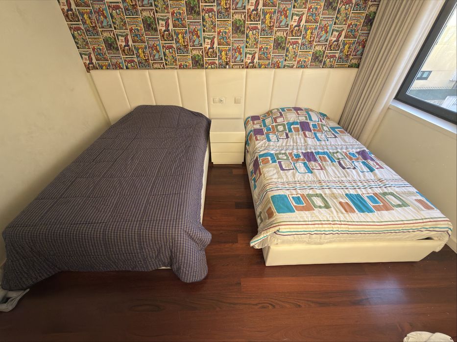 Conjunto de 2 camas de solteiro com aparador