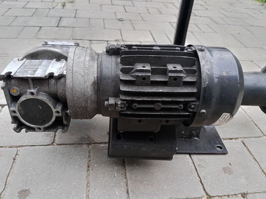 Reduktor NORD z podajnikiem paliwa stałego Pancerpol PPS-15Kw do pieca