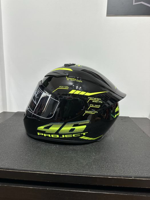 Capacete novo preto com detalhes verde por 80€