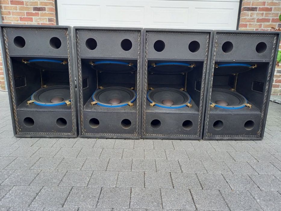 Graves, subwoofers duplos de 15" AD Systems