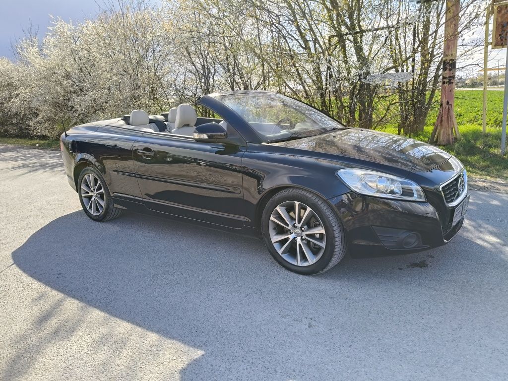 Volvo C70 2,0d  LIFT automat Momentum  *** Czarny  na beżu ***