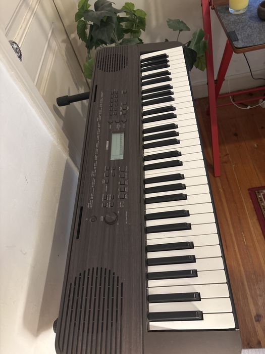 Teclado Yamaha psr360