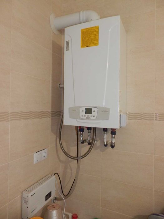 Продам сучасний будинок біля Києва в 10хв від метро Бориспільська. Газ