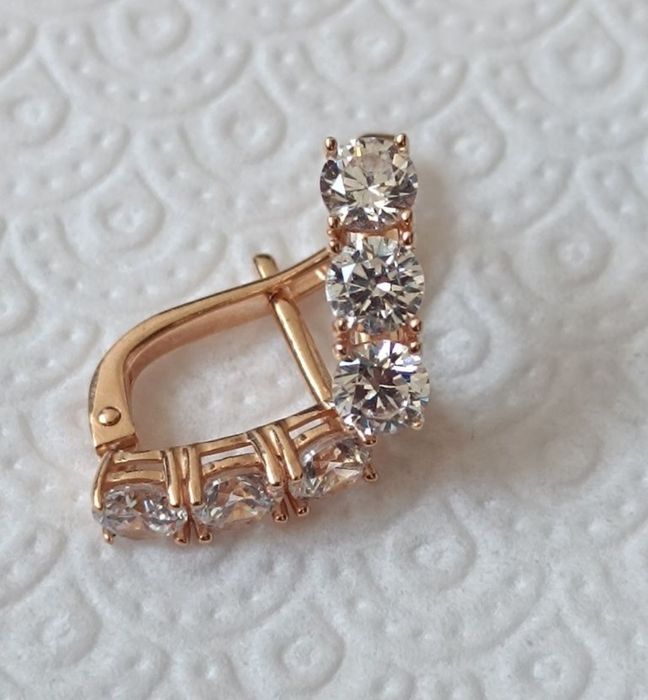 Золотые серьги новые вес 2,34 проба 585