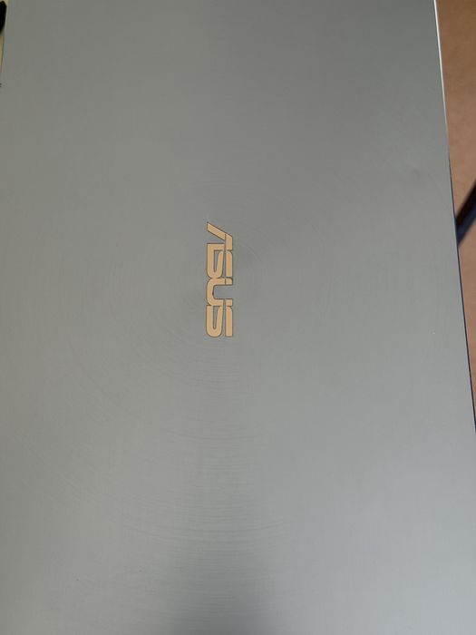 Vendo pc portatil Asus Zen boock  ryzen 5 , disc Ssd 476 Gb