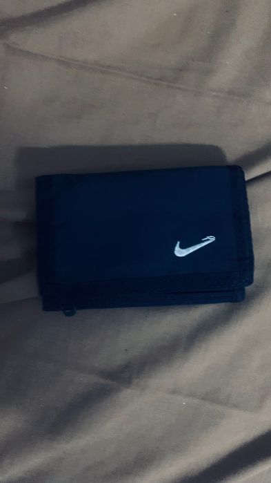 Carteira pequena Nike – compacta e prática