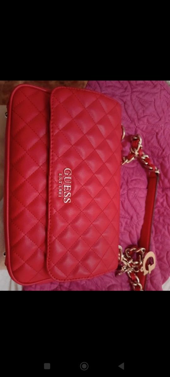 Mala Guess vermelha