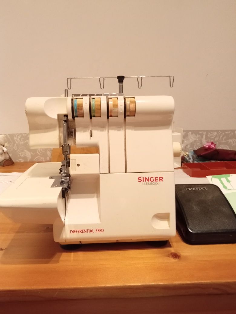 Máquina Costura Overlock Portátil SINGER Ultralock