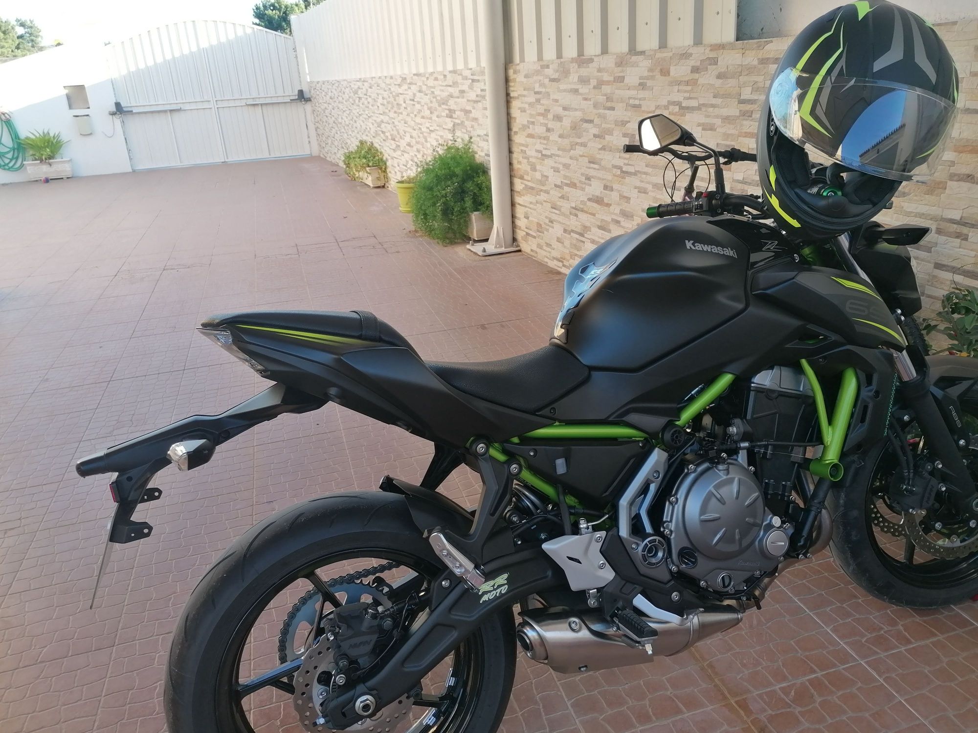 Mota Kawasaki Z 650 ABS Como Nova