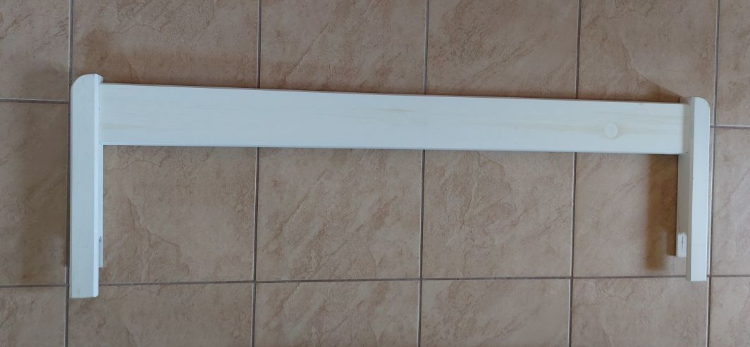 Barierka drewniana do łóżka biała długość 128 cm