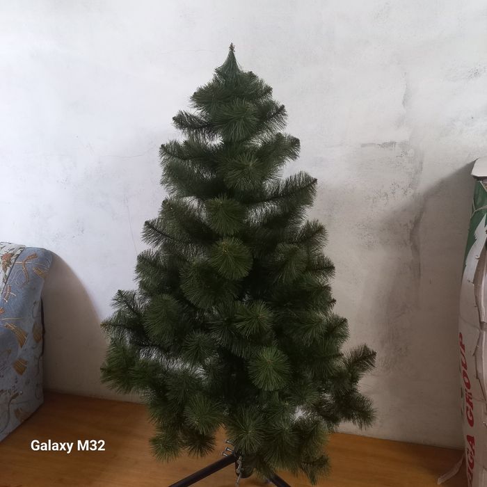Продам ёлку искусственную.
