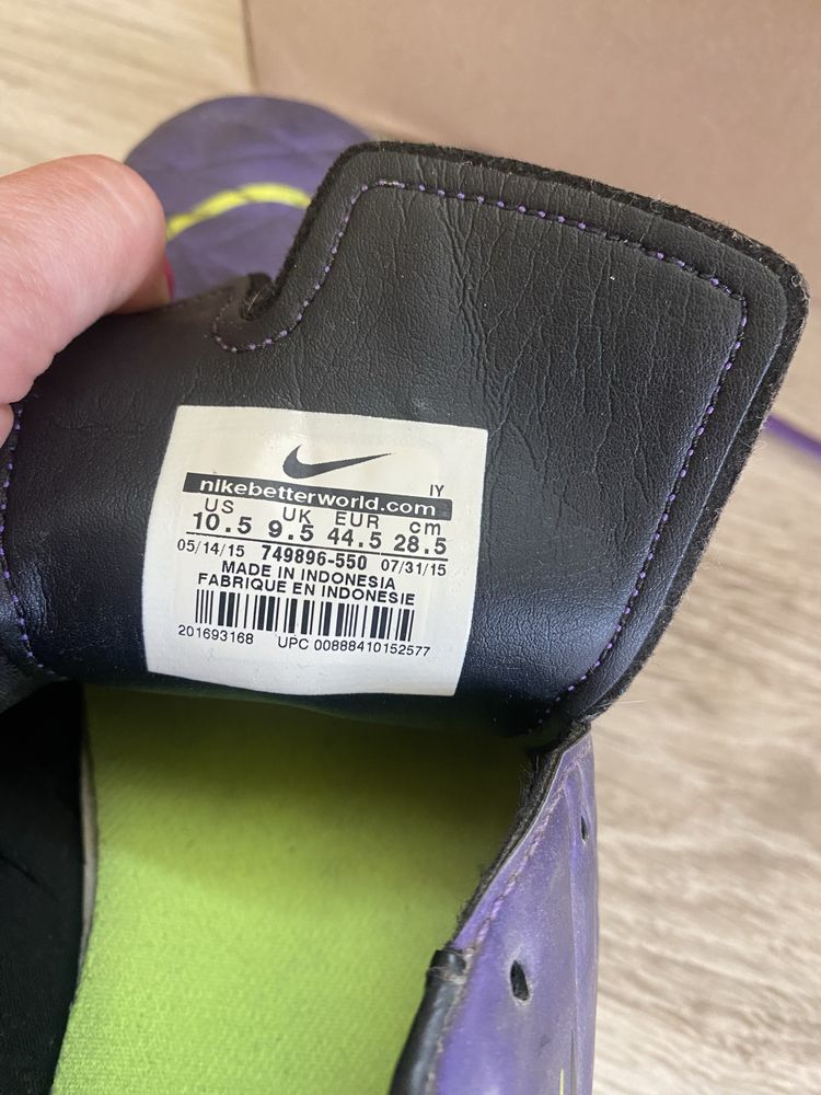 Бутсы, сороконжки Nike