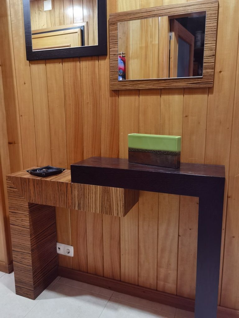 Móvel de entrada com espelhos
