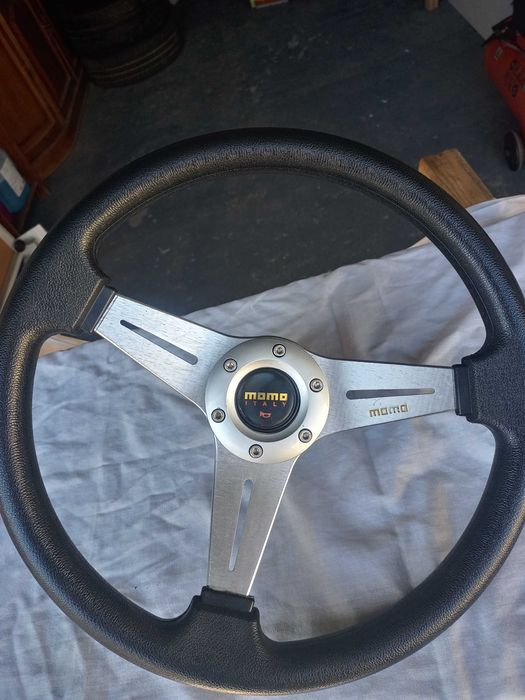 Volante desportivo como novo.