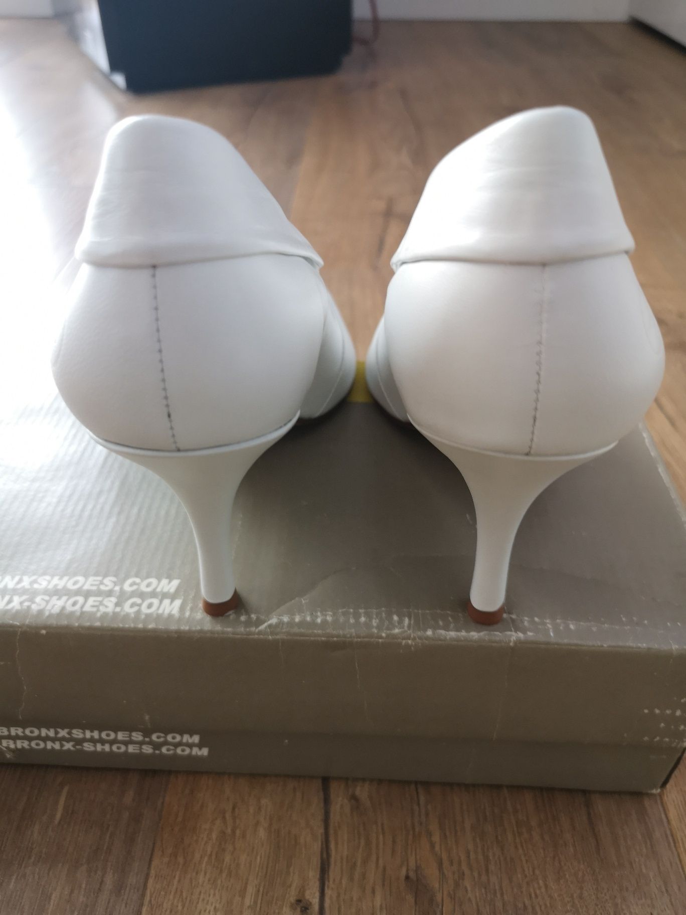 Buty szpilki Bronx skóra nowe rozm. 9 - 40-40,5