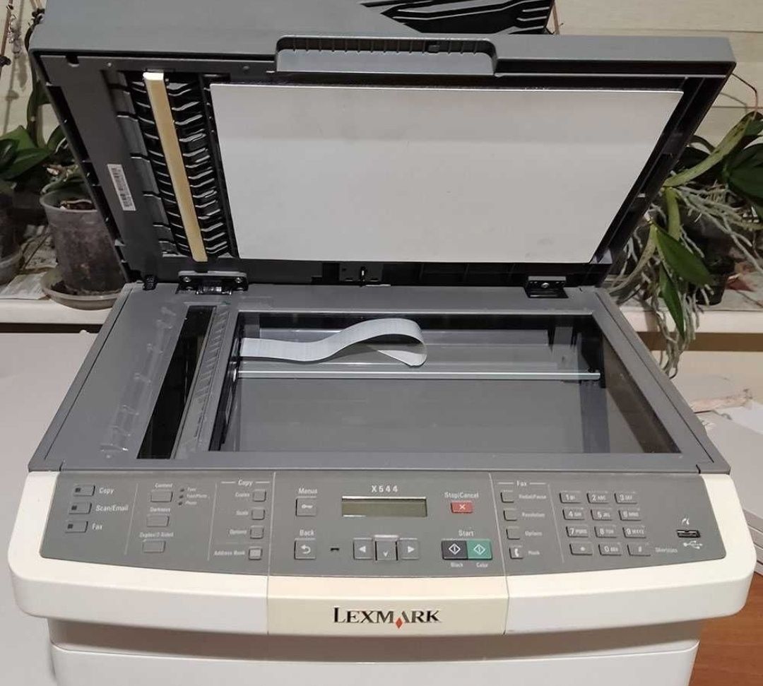 Предлагаю к покупке цветной лазерный принтер LEXMARK. под ремонт.
