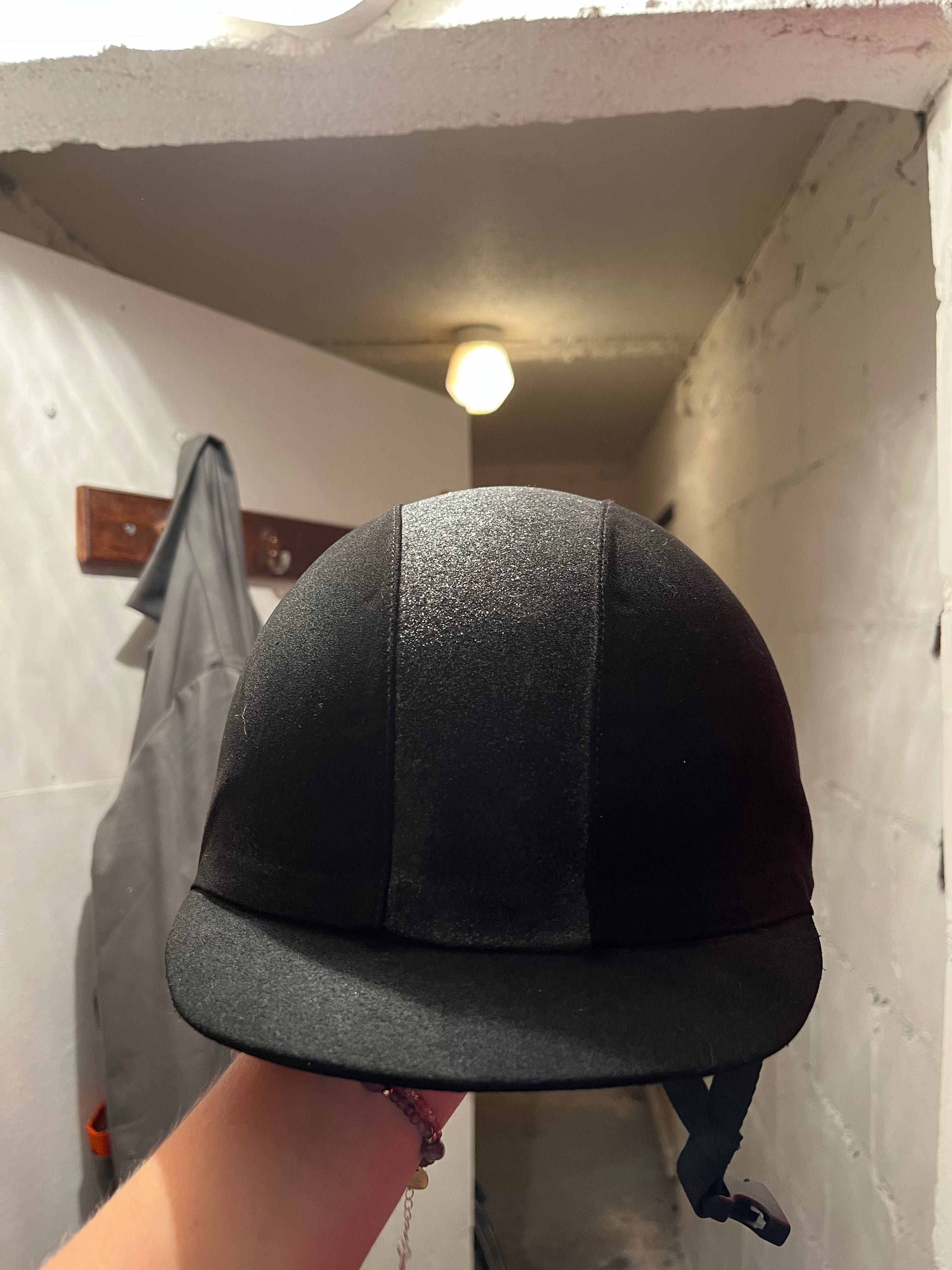 kask jeździecki.