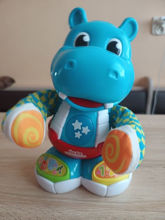 Tańczący Hipcio Filipek interaktywna zabawka Clementoni Baby