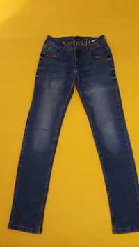Spodnie jeans firmy House w rozmiarze 30/34 typu Slim fit
