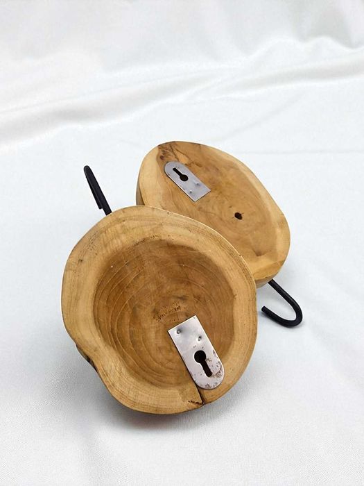 Zestaw dwóch drewnianych wieszaków ściennych