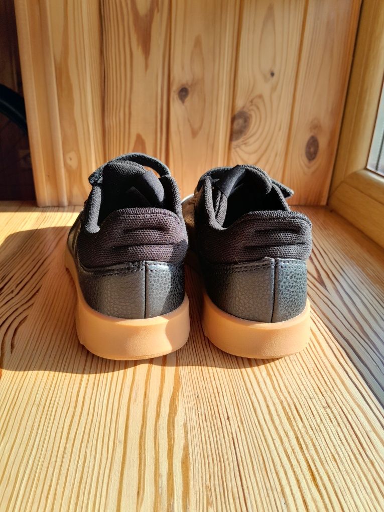 Кроссовки Adidas