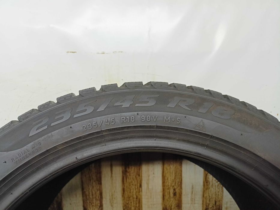 Pirelli SottoZero 3 235/45/18 2020r. 98V 6,4mm (4345)