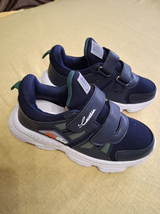 Кроссовки для мальчика р.36 (23см)