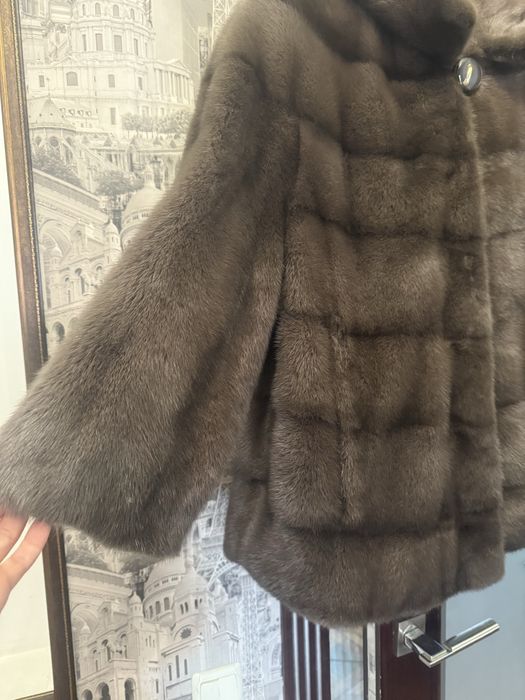 Продам норкову шубу