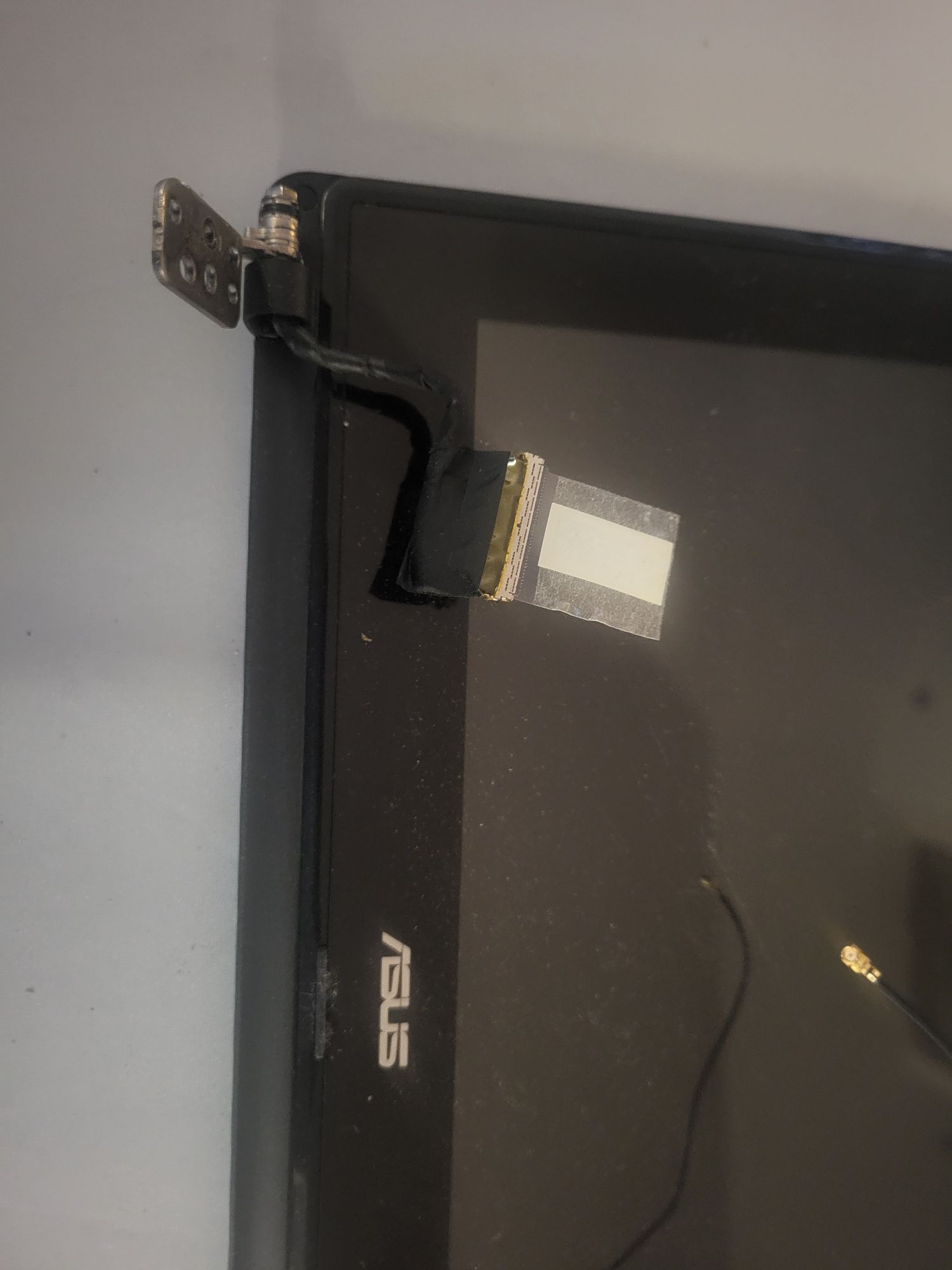 Sprzedam cała klapę matrycy do laptopa Asus X102B