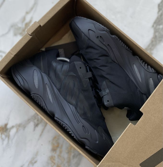 Yeezy boost 700 us10 MNVN black 350 500 оригинал tnf изи буст 44