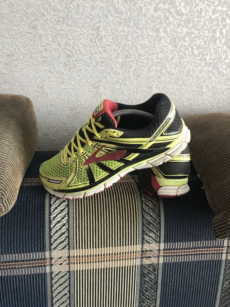Кросівки Brooks 43-44 розмір, по устілці приблизно   27,5-28 см