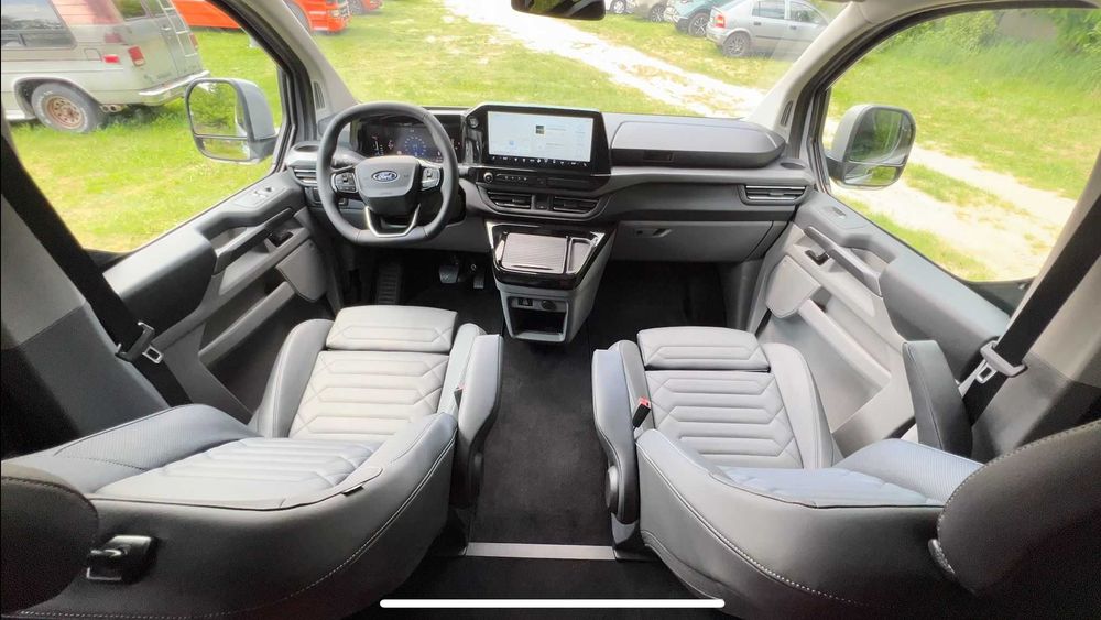 Wynajem busa 8-osobowego Ford Tourneo Custom Long 2024rok. NOWY MODEL!
