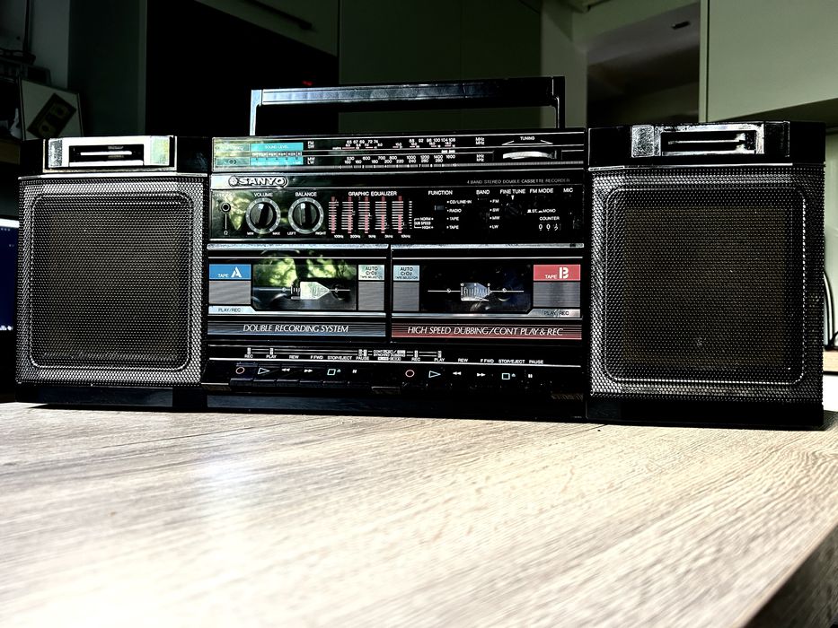 Radiomagnetofon kaseciak Sanyo MW250LO Pewex boombox PRL